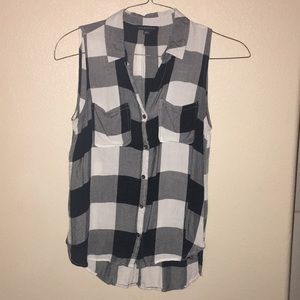 Sleeveless plaid shirt